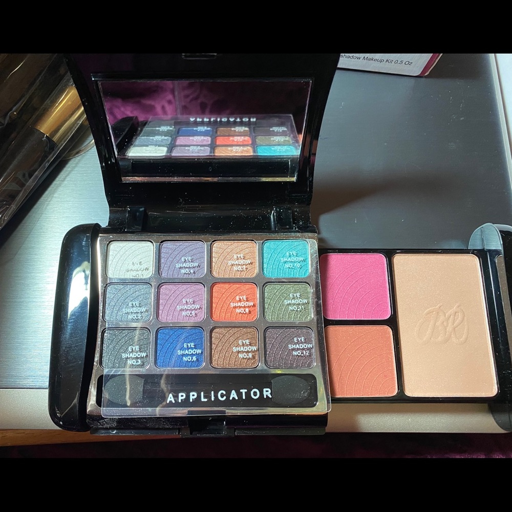 Make up Kit - Picture 2 of 3